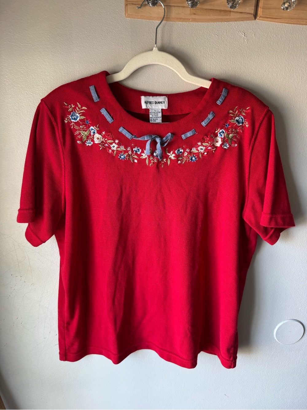 Vintage Alfred Dunner Womens Large Red Embroidered Floral Ribbon Short Sleeve